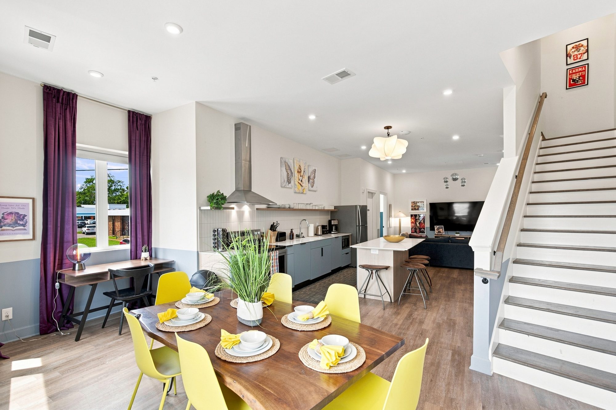 Themed suite dining