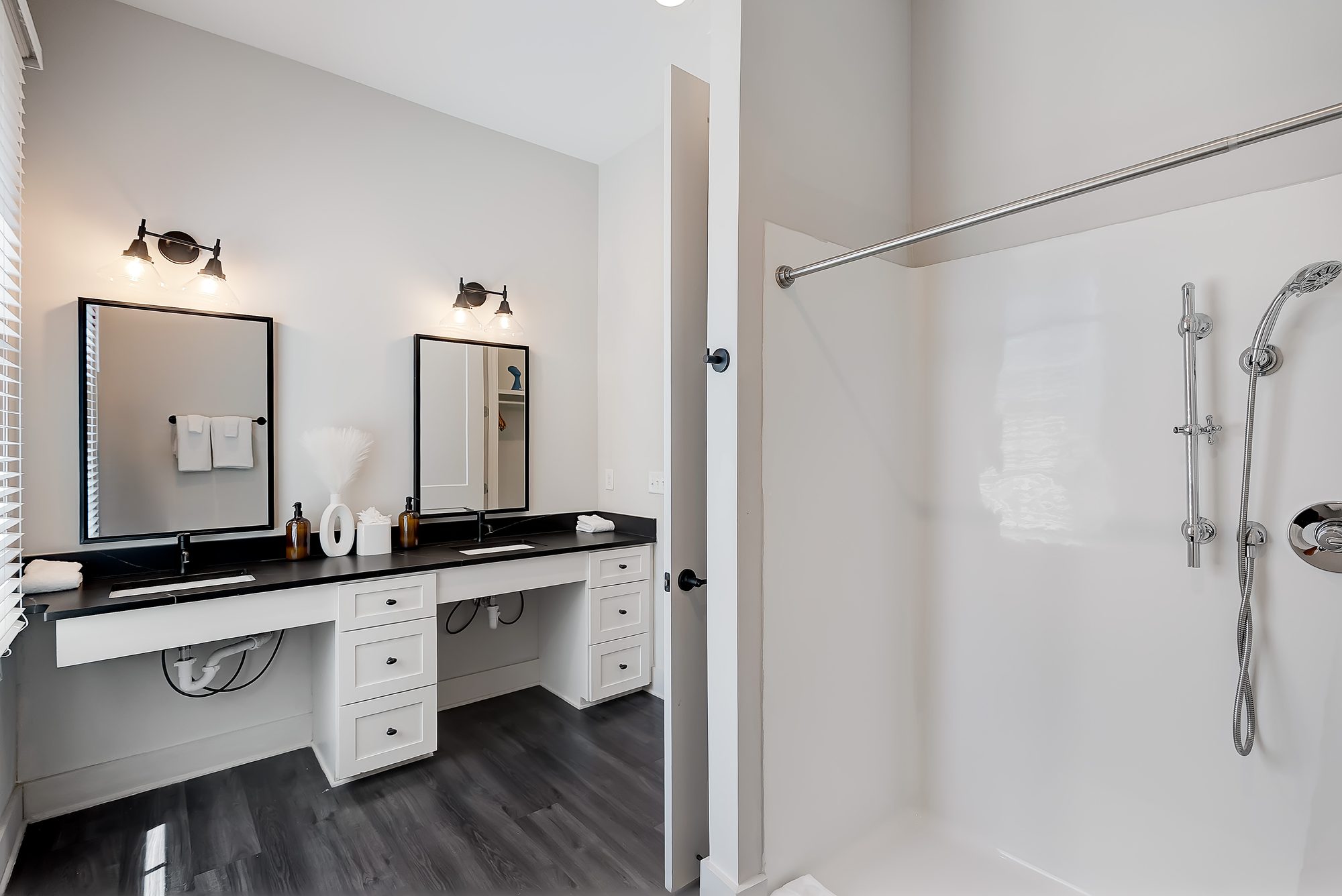 Curbless roll-in shower and roll-under sink